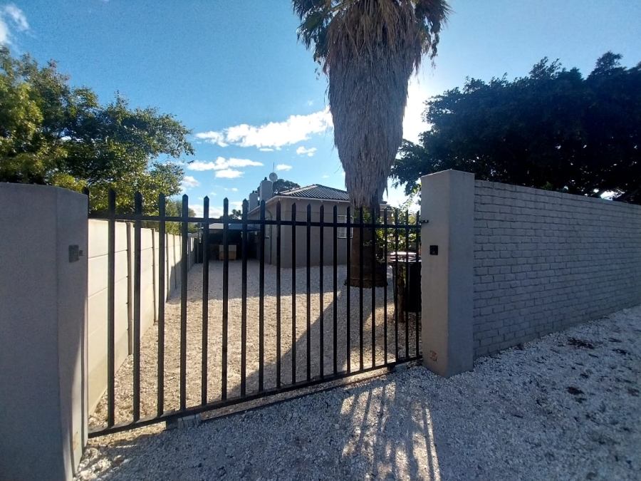 5 Bedroom Property for Sale in Rouxpark Western Cape
